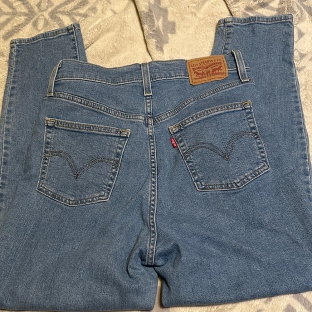 A75.  Levi's Women's High Rise Tapper  Blue Jeans